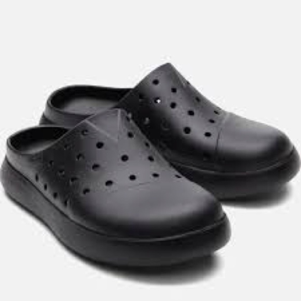 Toms Alpargata mallow molded mules in black size 8